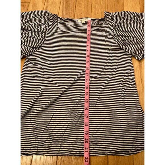 Max Studio, women's black/white striped with short flutter sleeves size small - Picture 6 of 6